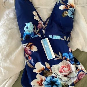 One piece swimsuit by Cupshe